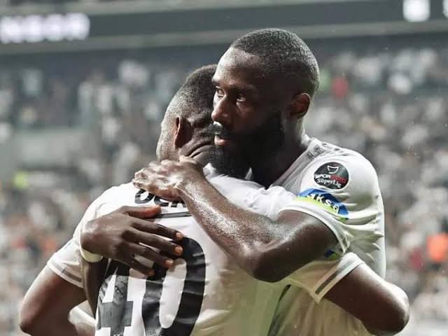 Conference League Besiktas Et Ses Congolais Dominent Dynamo Kiev Et